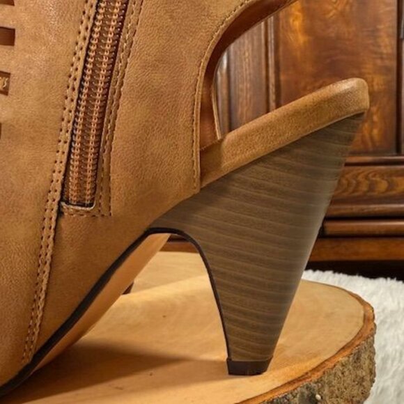 NWOT Charles Albert New York Tan Vegan Suede Laser Cut Side Zip Open Toe Shoe - Picture 12 of 14